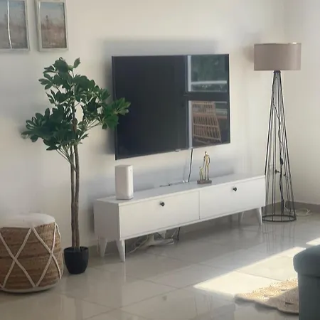 Lazuli Penthouse Center Ap 5 לרנקה