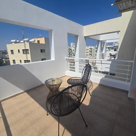 Lazuli Penthouse Center Ap 5 דירה לרנקה