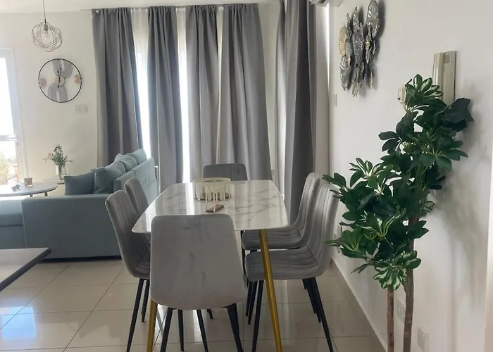 Lazuli Penthouse Center Ap 5 * Larnaca