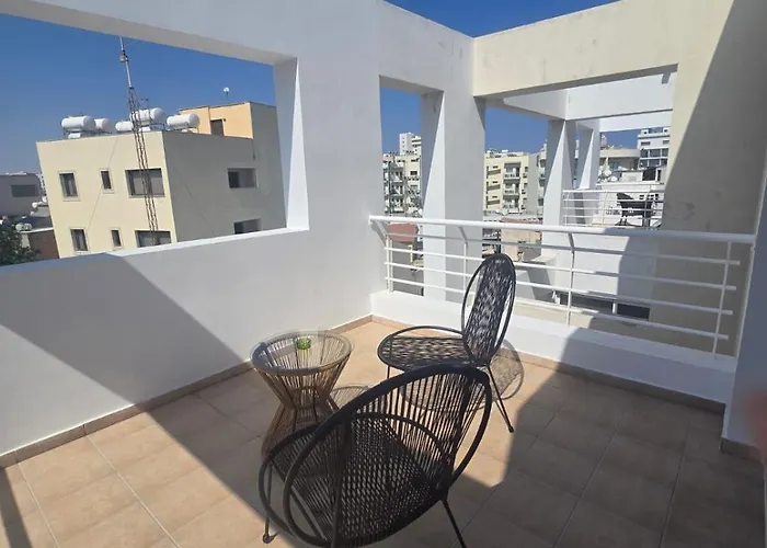 Lazuli Penthouse Center Ap 5 Lägenhet Larnaca